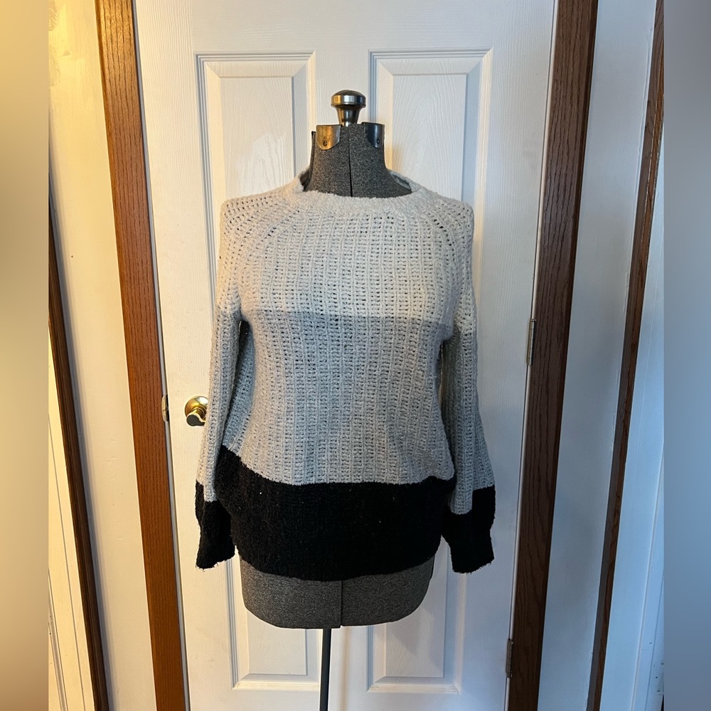 Falls Creek size Medium Ombré Sweater